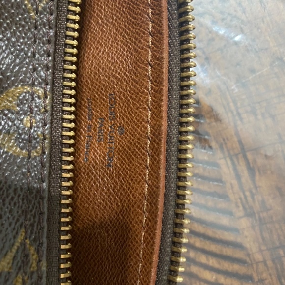 Authentic Louis Vuitton Papillon - Picture 5 of 5